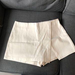 NWOT White skorts